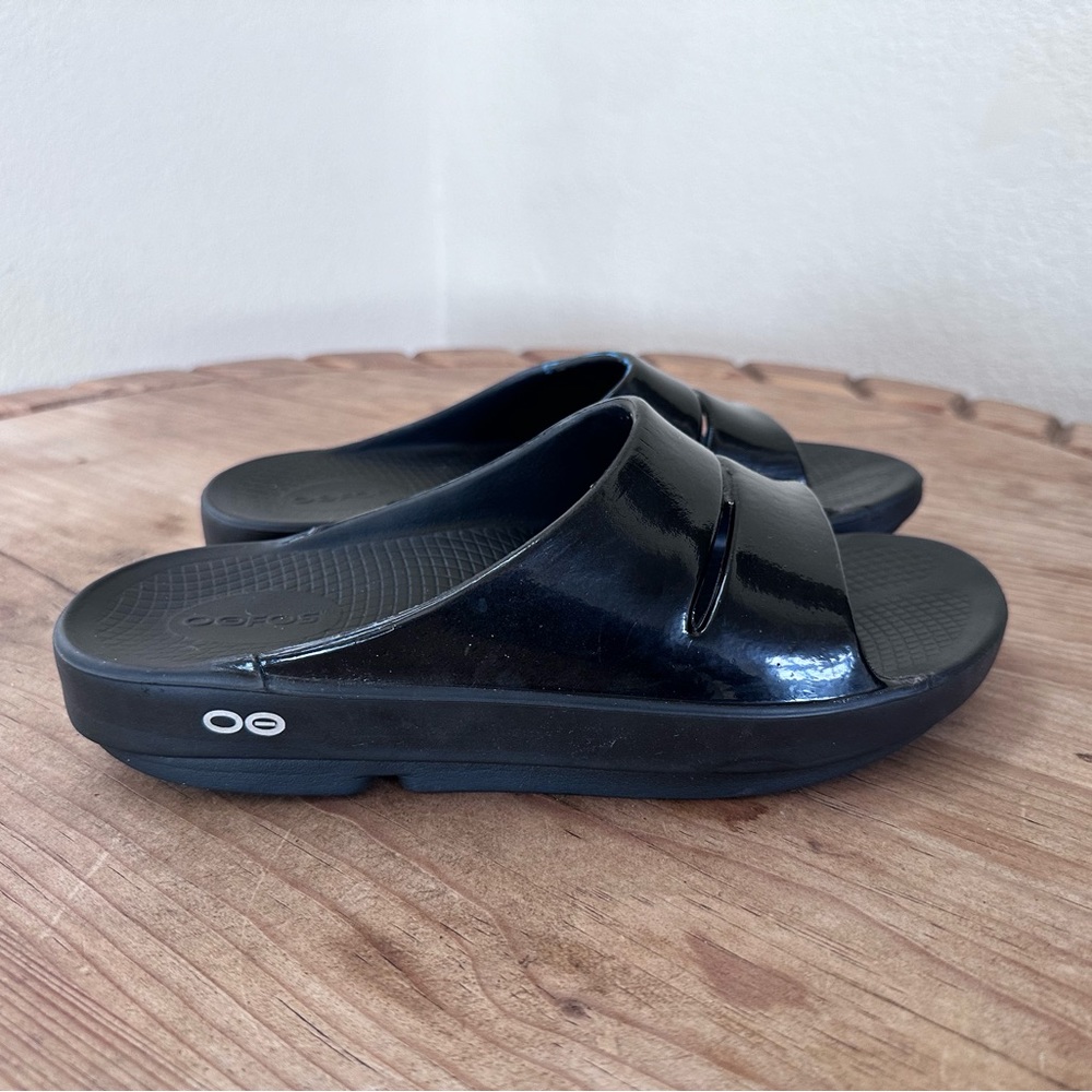 Oofos Ooaah black slide M7/W9 or EU40. Comfort for your feet! Almost new.